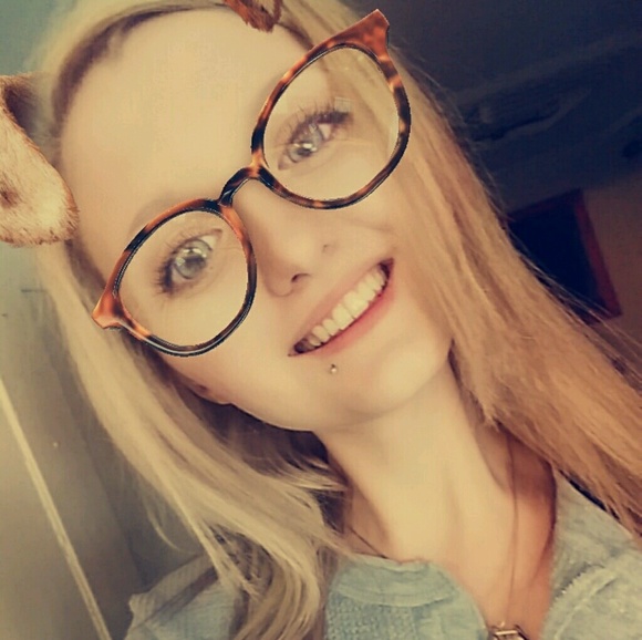 Meet your Posher, Kelly - Picture 1 of 1